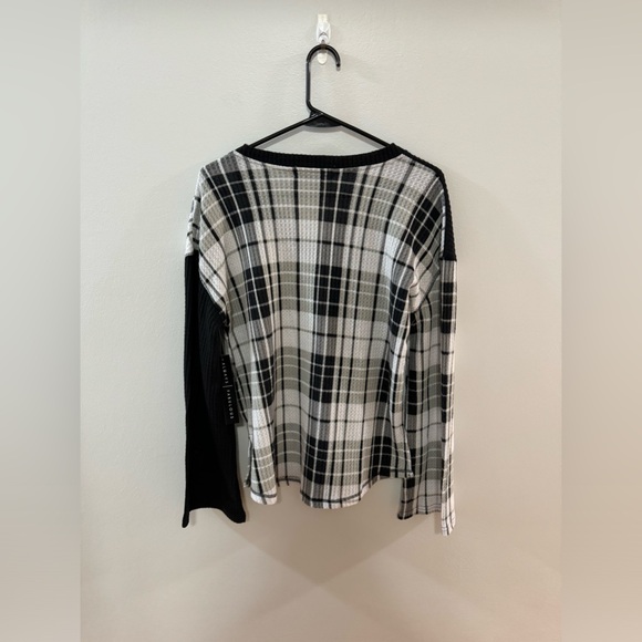 NWT MD Almost Famous Split Plaid Waffle Knit Long Sleeve Shirt - Picture 3 of 7